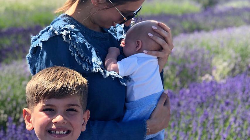 Stacey Solomon mit ihren beiden jüngsten Söhnen