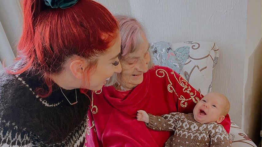 93 Jahre Unterschied: Stacey Solomons Baby Rose trifft Uroma