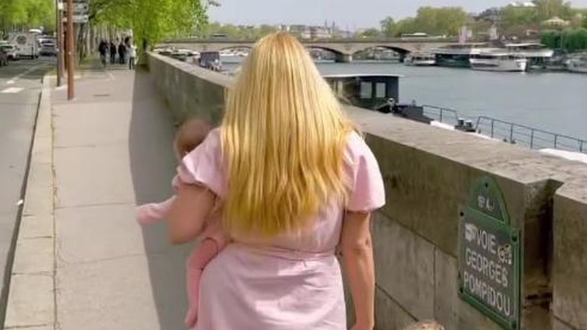 Stacey Solomon und ihre Töchter Rose und Belle im April 2023