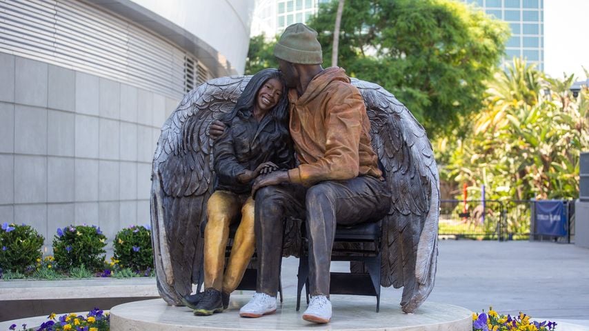 Statue von Gianna Bryant und Kobe Bryant