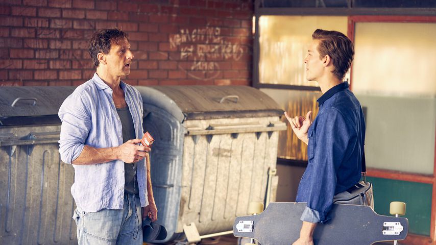 Stefan (Hendrik Duryn) und Simon (Julius Forster) bei "Der Lehrer"