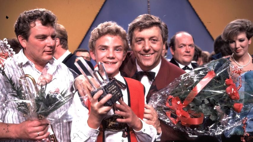 Stefan Mross mit Karl Moik, Eberhard Mross und Carolin Reiber beim Grand Prix der Volksmusik 1989 in Linz