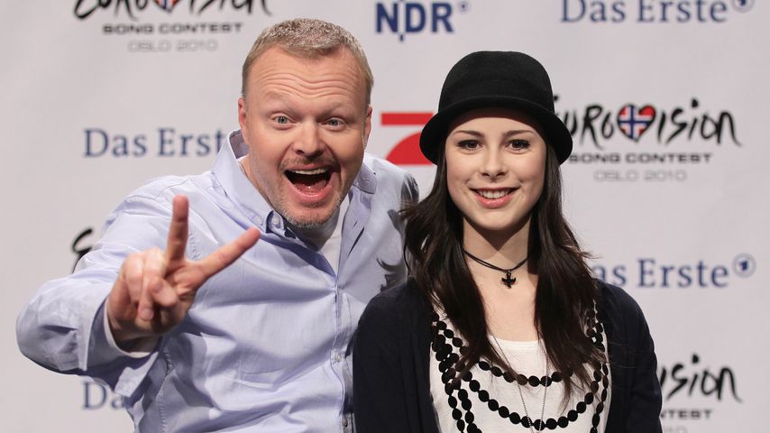Stefan Raab und Lena Meyer-Landrut bei einer Pressekonferenz nach dem ESC-Sieg
