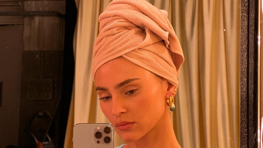 Selbstbräuner-Fail: Steffi Giesinger zeigt orangen Spray-Tan