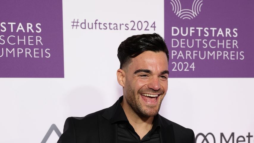 Stefano Zarrellas verliebtes Lächeln heizt Liebesgerüchte an