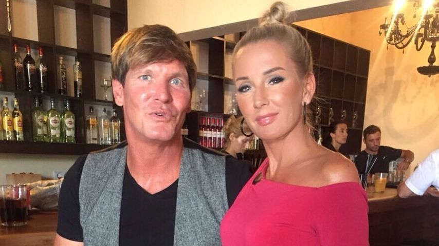 Verlobung: Stephan Jerkel geht vor seiner Peggy auf die Knie