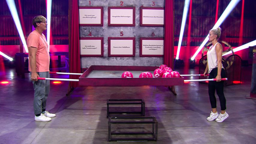 Steff und Peggy bei einer Sommerhaus-Challenge