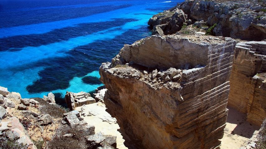 Der Strand Cala Rossa auf Favignana, Italien