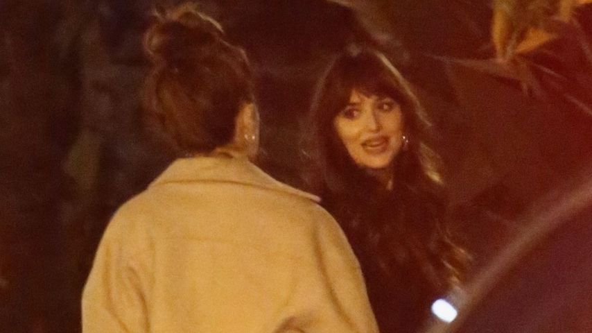 Stella Banderas und Dakota Johnson im November 2019