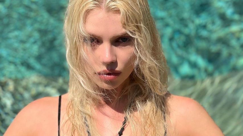 Neben Irina Shayk und Co.: Stella Maxwell modelt oben ohne