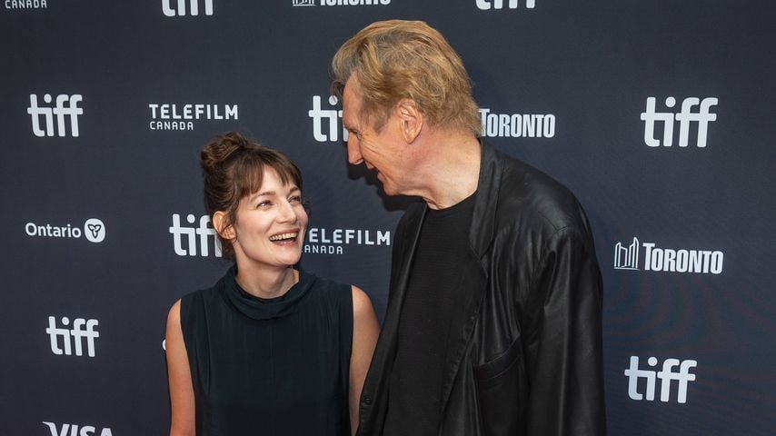 Stella Stocker und Liam Neeson beim TIFF-Premierenabend zu "Evil Genius" in Toronto