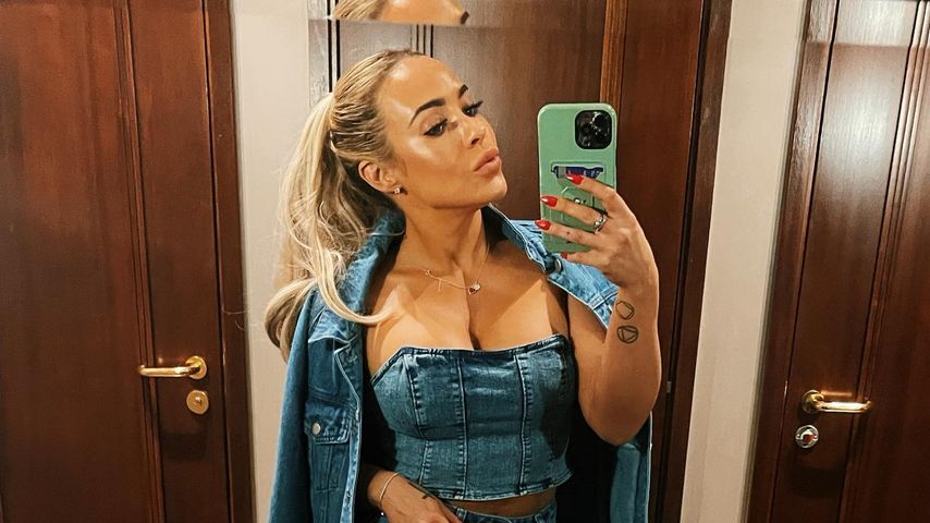 Autsch! TV-Star Stephanie Davis hat sich Knöchel geprellt