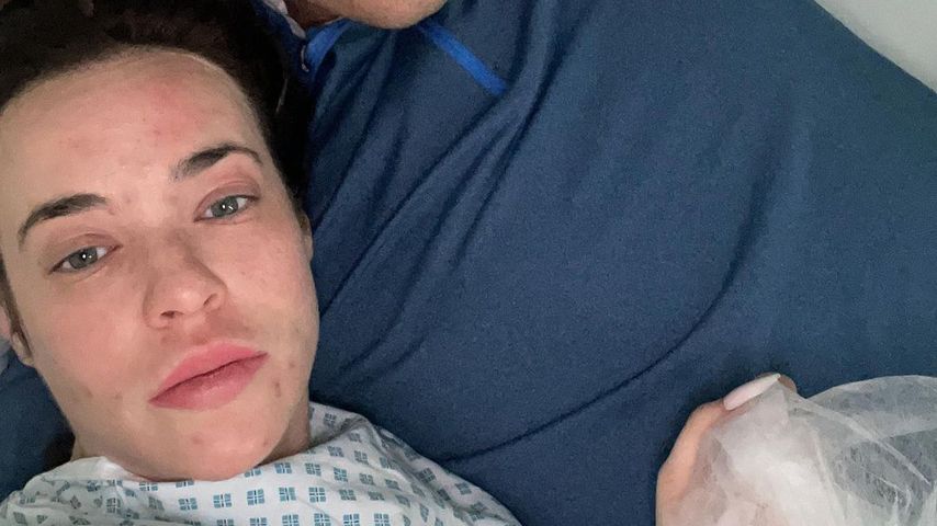 Stephanie Davis und ihr Partner Joe im Krankenhaus