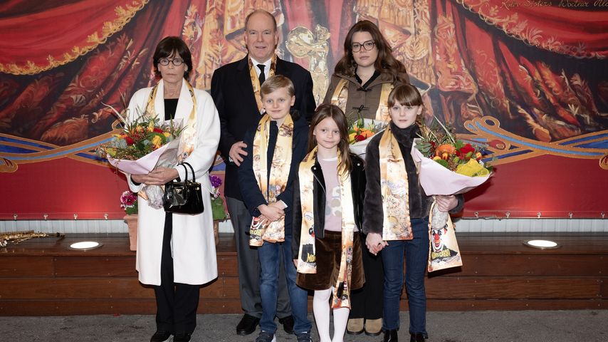 Fürst Albert genießt Zirkusbesuch mit Gabriella und Jacques