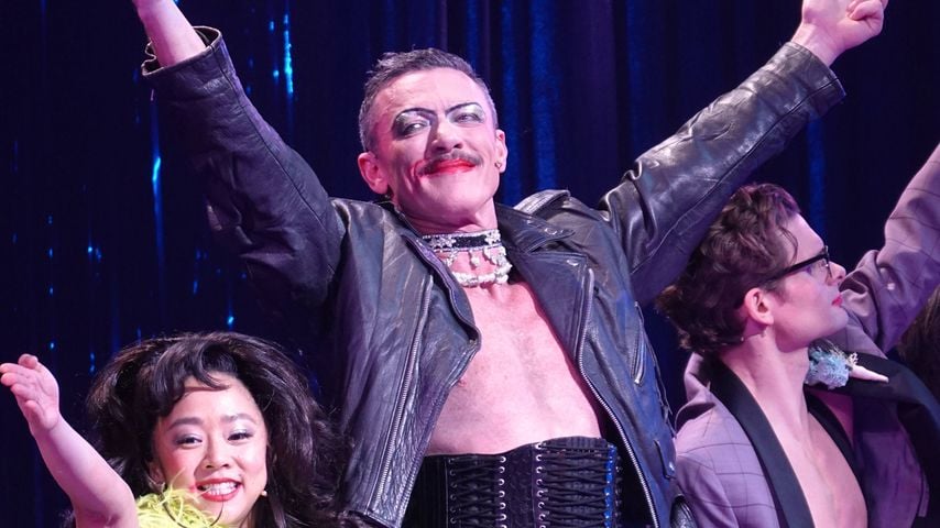 Stephanie Hsu, Luke Evans und Andrew Durand beim Schlussapplaus der Preview von "The Rocky Horror Show" am 2. April 2026 in New York