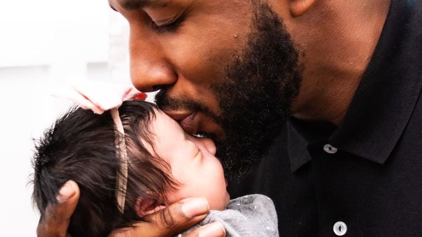 Stephen "tWitch" Boss mit einem Kind