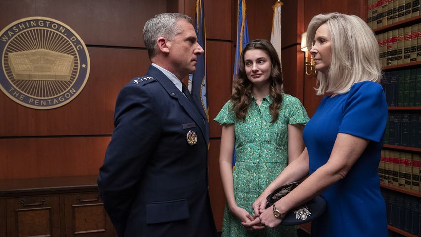 Steve Carell, Diana Silvers und Lisa Kudrow in "Space Force"