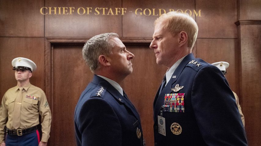 Steve Carell und Noah Emmerich in der Serie "Space Force"