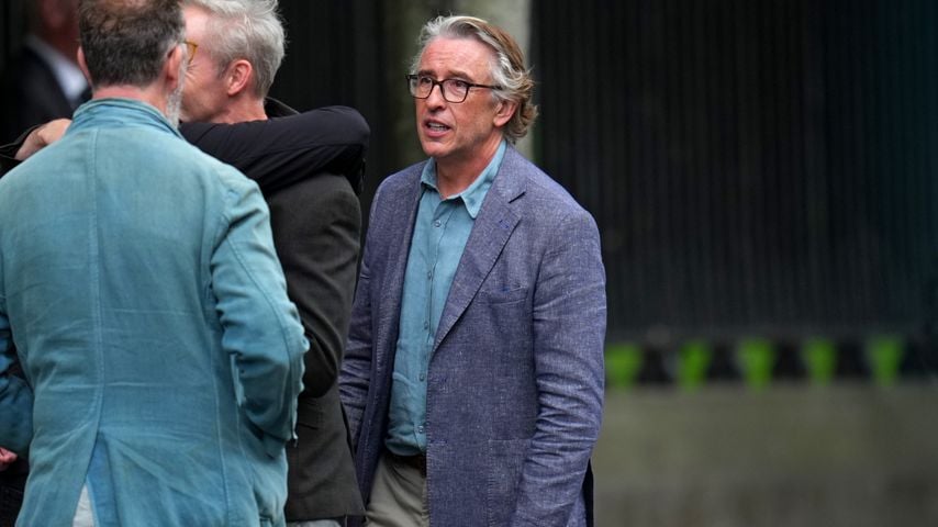 Beerdigung von Glen Hansard in Dublin: Steve Coogan vor St Patrick’s Cathedral, 4. August 2026