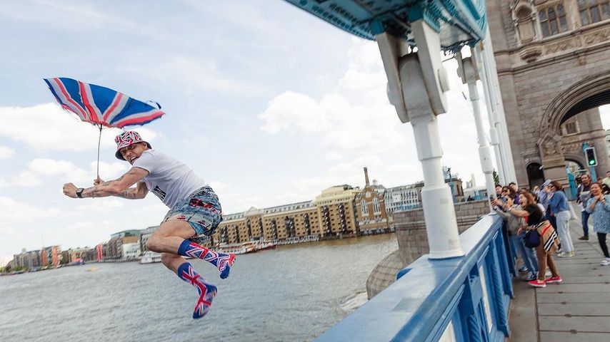 Steve-O beim Sprung von der London Bridge