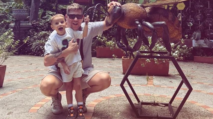 Steven Graf Bernadotte von Wisborg, TV-Bekanntheit, und sein Sohn