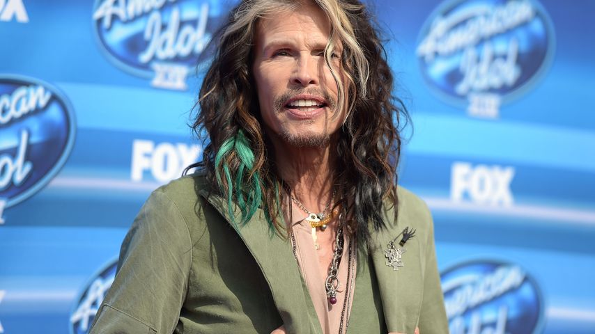 Schräger Auftritt: Steven Tyler trägt Kleid zum Event!