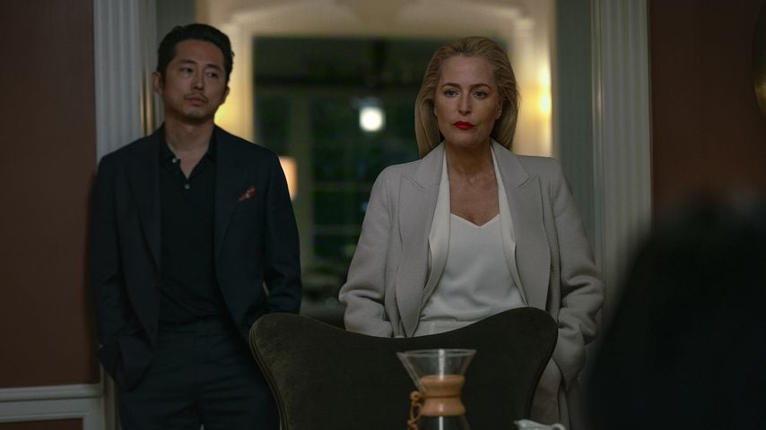 Steven Yeun als Sam und Gillian Anderson als Dayle in "Animals"