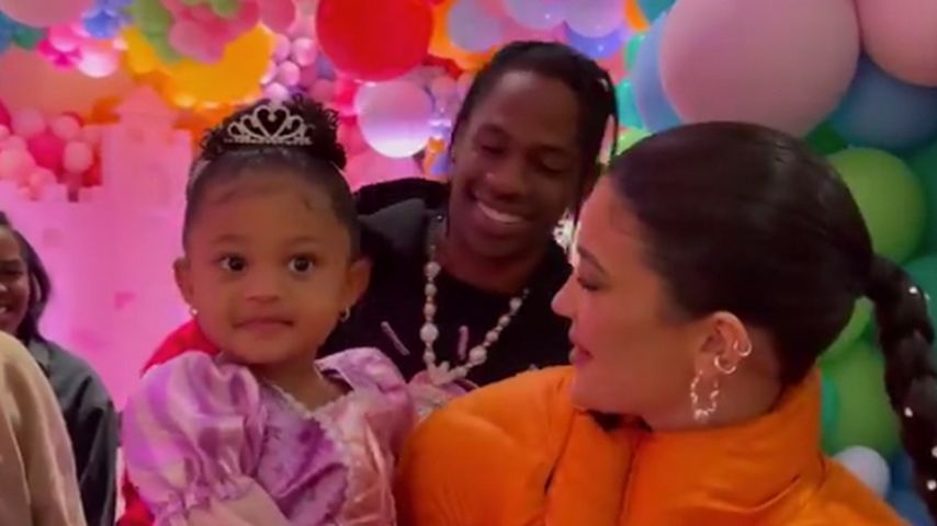 Stormi Webster mit ihren Eltern Kylie Jenner und Travis Scott