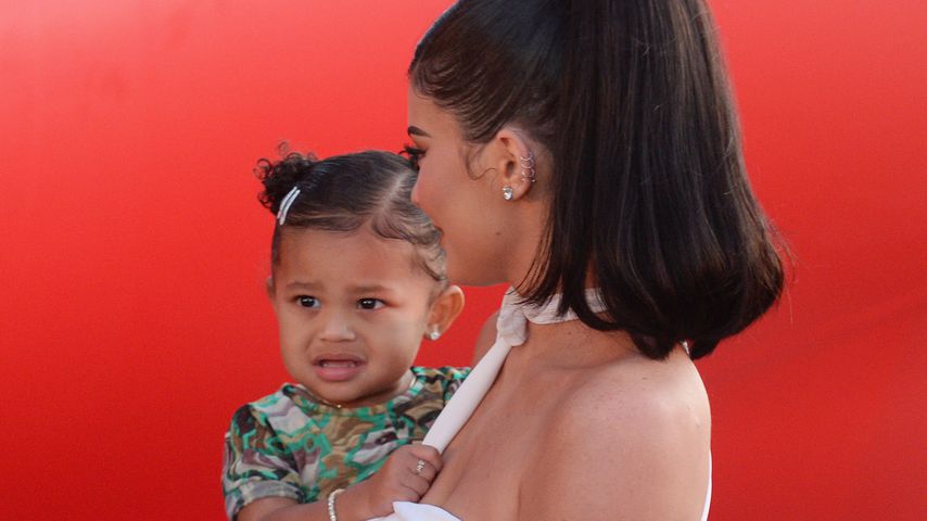 Damit veranstaltet Kylie Jenners Baby Stormi ständig Chaos!