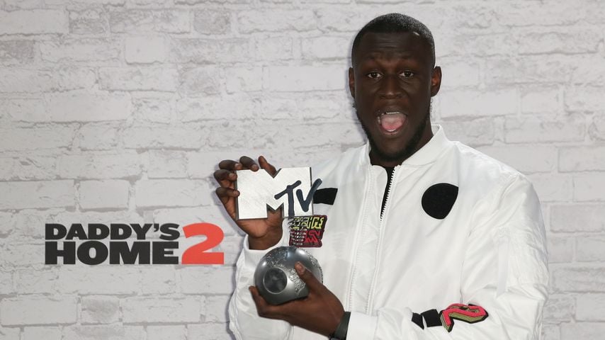 In Damenklo eingesperrt: Stormzy verpasst fast EMA-Auftritt!