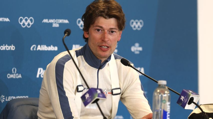 Sturla Holm Laegreid spricht nach Bronze im 20-km-Einzel bei den Winterspielen in Antholz-Anterselva zur Presse