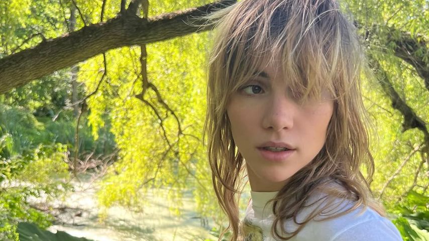 Suki Waterhouse erlitt Leistenbruch durch zu enge Hosen