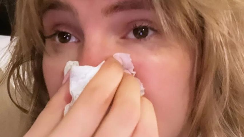 Krank und schwanger: Suki Waterhouse ist trotzdem im Studio!