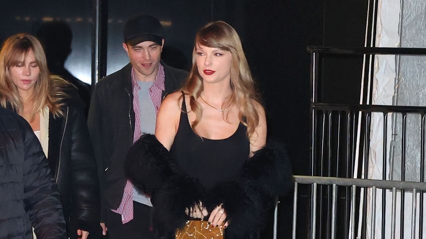 Suki Waterhouse, Robert Pattinson und Taylor Swift nach einer Filmpremiere