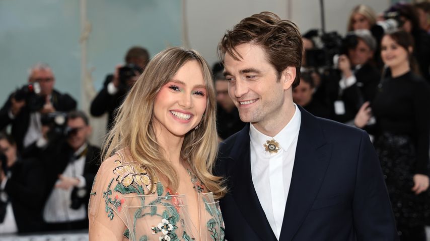 Suki Waterhouse und Robert Pattinson bei der Met Gala 2023
