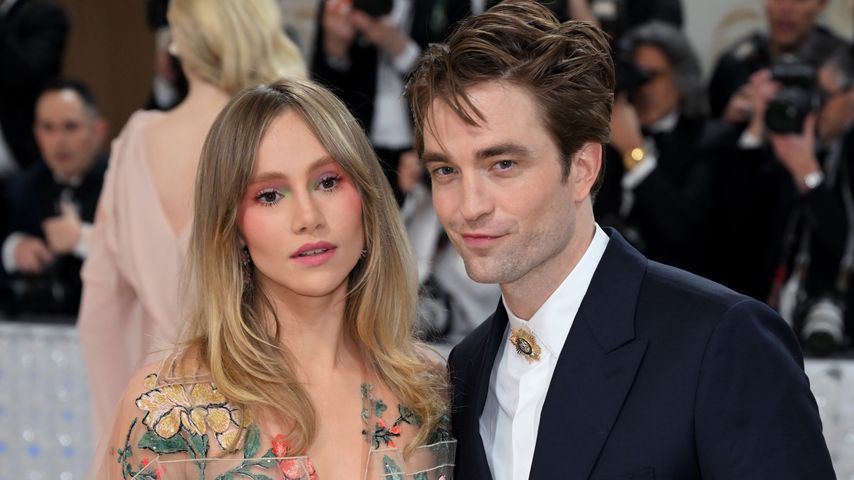 Suki Waterhouse und Robert Pattinson bei der Met Gala 2023