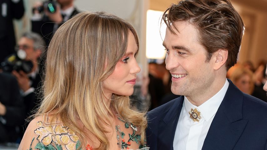 Suki Waterhouse und Robert Pattinson im Rahmen der Met Gala 2023