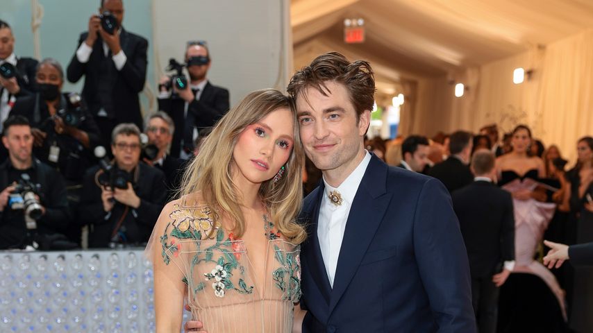 Suki Waterhouse und Robert Pattinson bei der Met Gala 2023