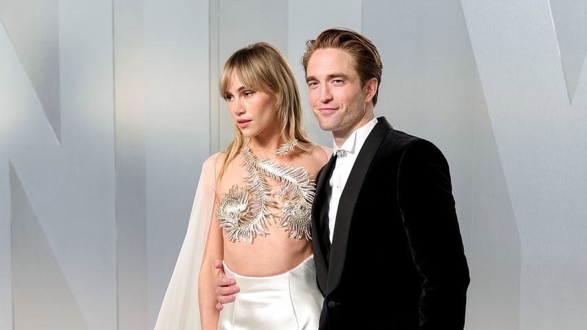 Bei der Vanity Fair Oscar Party: Suki Waterhouse und Robert Pattinson im LACMA, Los Angeles, am 15. März 2026