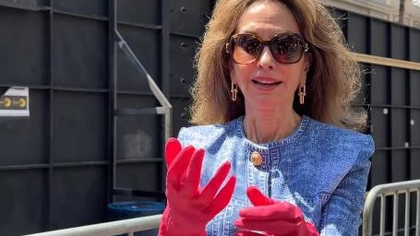 Soap-Star Susan Lucci putzt ihren Walk-of-Fame-Stern selber