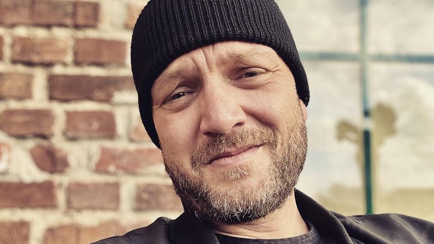 "Bares für Rares"-Experte Sven leckt eine Designerlampe ab