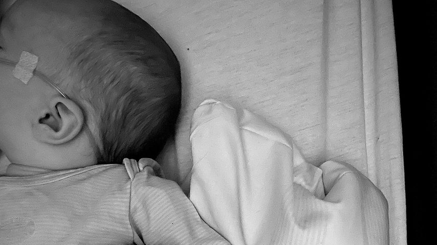 Svenja Holtmanns Sohn Louie im Krankenhaus
