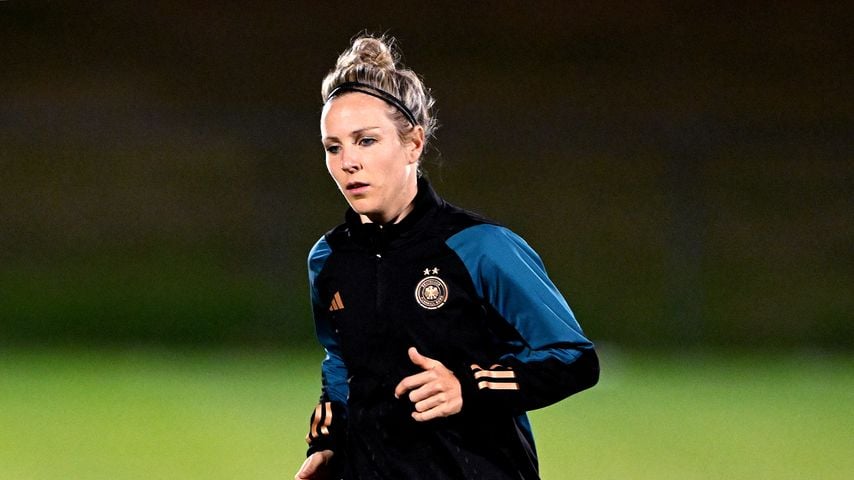 Svenja Huth, Fußballerin