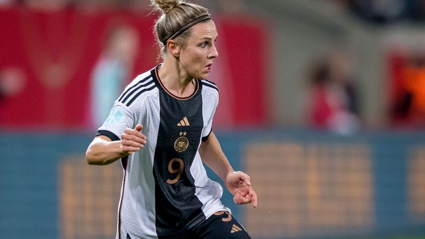 Svenja Huth, Fußballspielerin