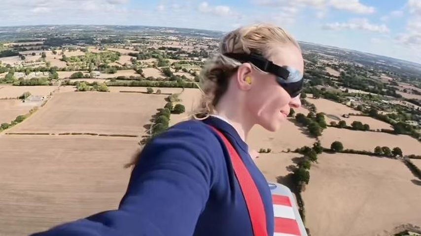 Sydney Sweeney beim Wing-Walking