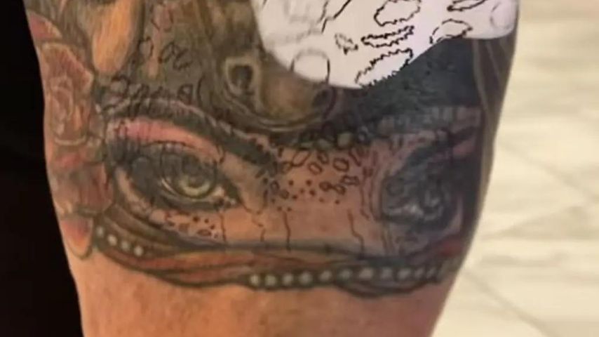 Sylvester Stallones Tattoo von Jennifer Flavins Augen
