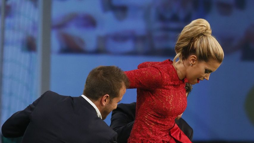 Sylvie van der Vaart im super-kurzen Mini-Kleid