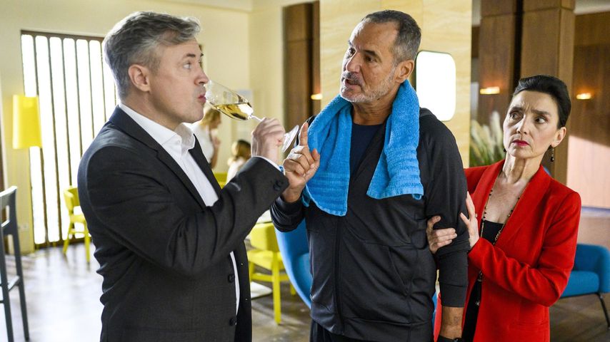 Dr. Axel Schwarz (Daniel Aichinger, l.), Richard (Silvan Pierre Leirich), Simone (Tatjana Clasing)