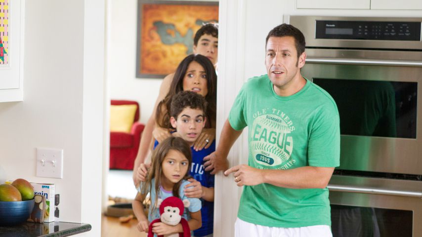 Adam Sandler mit seiner Film-Familie in "Kindsköpfe"