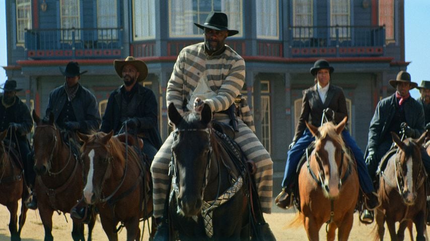 Neuer Film mit Hottie Idris Elba erobert die Netflix-Charts!